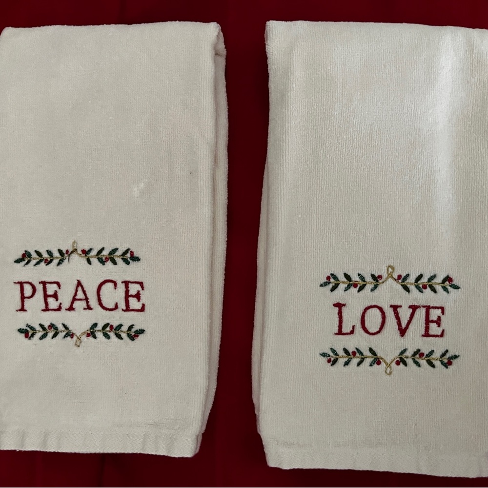 Set of 2 Elegant Vintage St. Nicholas Square Christmas Cream Colored Hand Towels